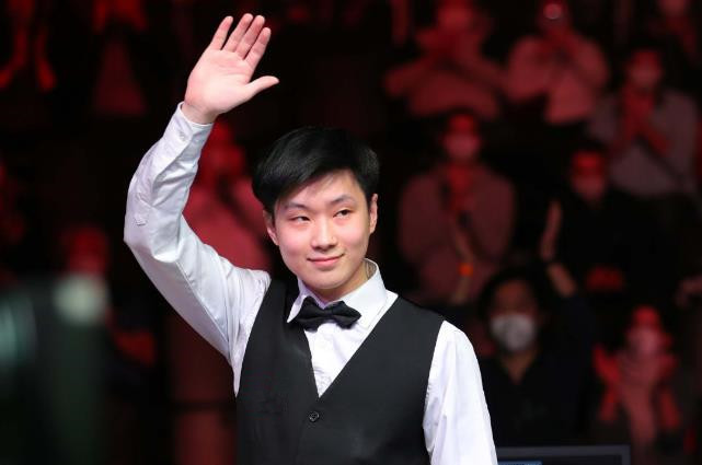 她回忆起自 她回忆起自